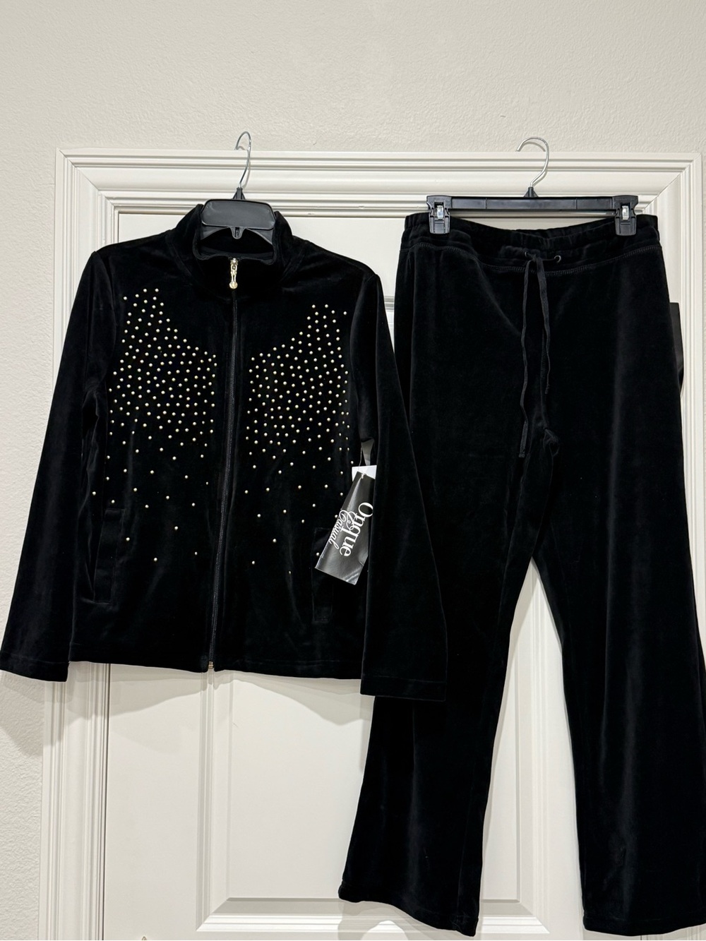 NWT Ladies Black Velour Gold Bling 2 Piece Velour Jogging Suit Full Zip Large